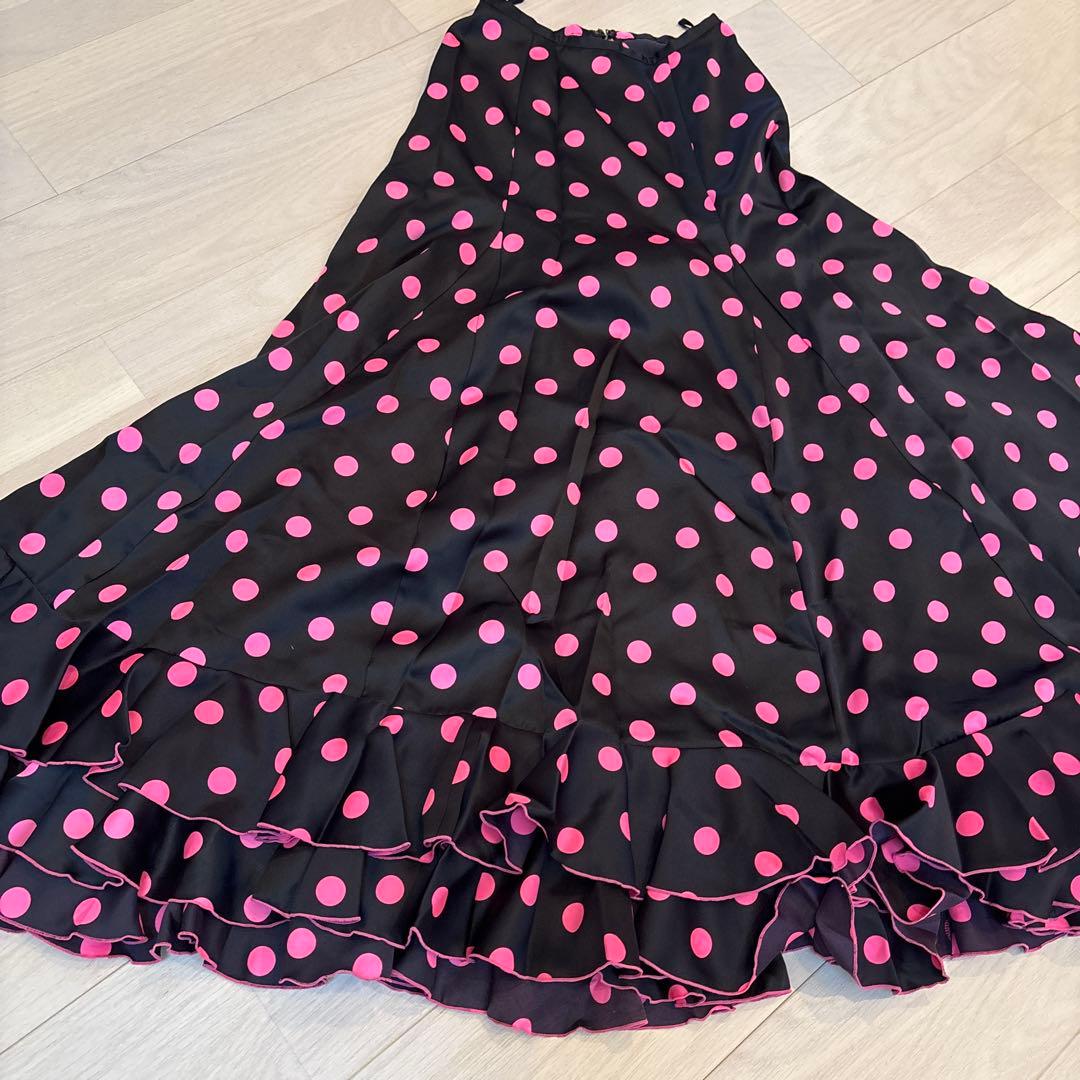 フラメンコスカート 黒とピンクの水玉　レッスン