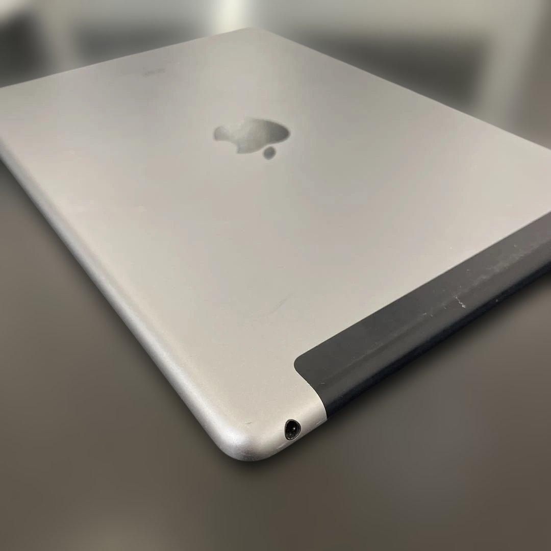 Apple iPad (第6世代) 32GBシルバー　セルラーモデル