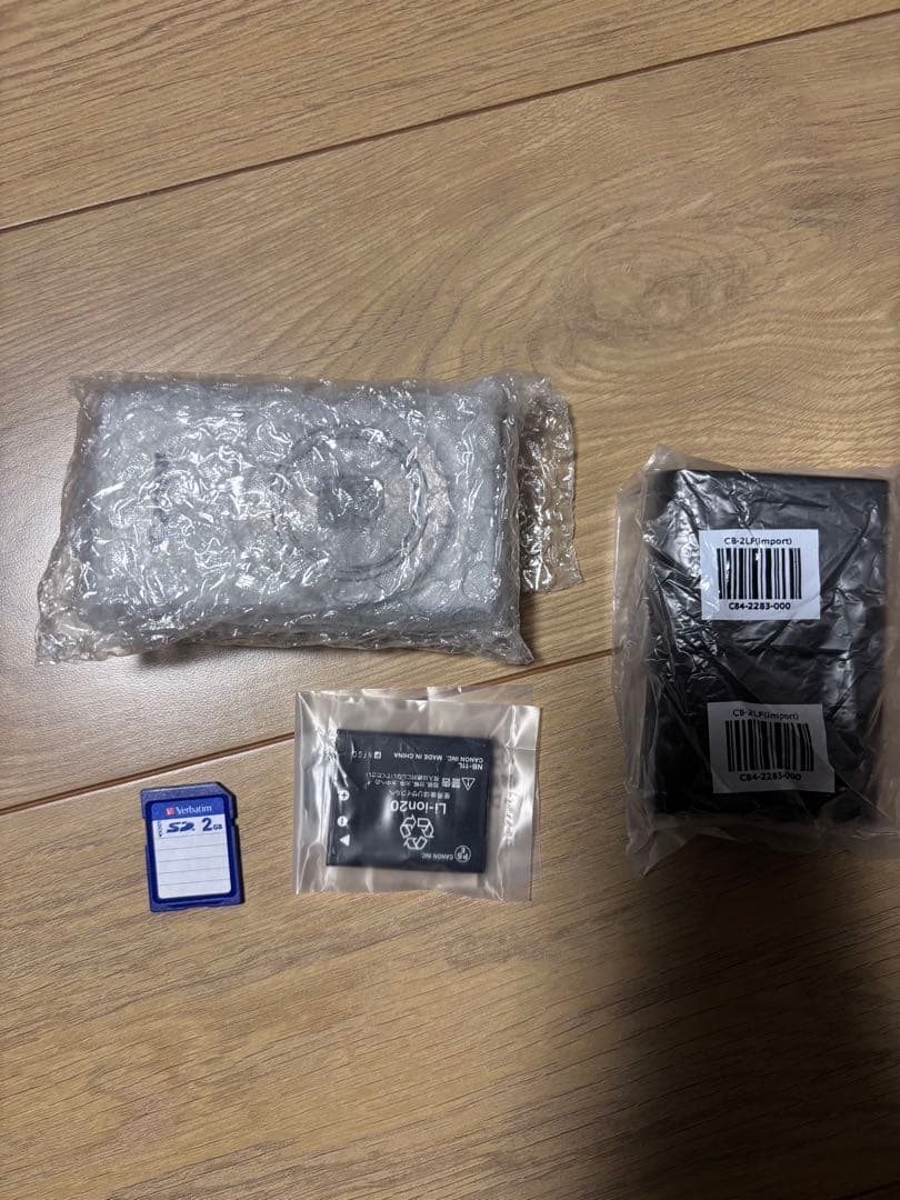 Canon IXY 200 SDカード付き　ほぼ新品