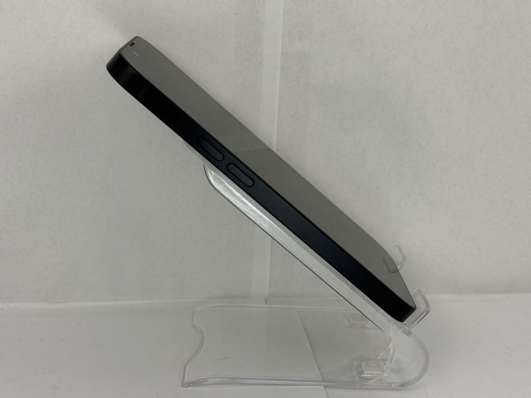 iPhone16e 128GB ブラック　海外版　SIMフリー　SIMロック無し