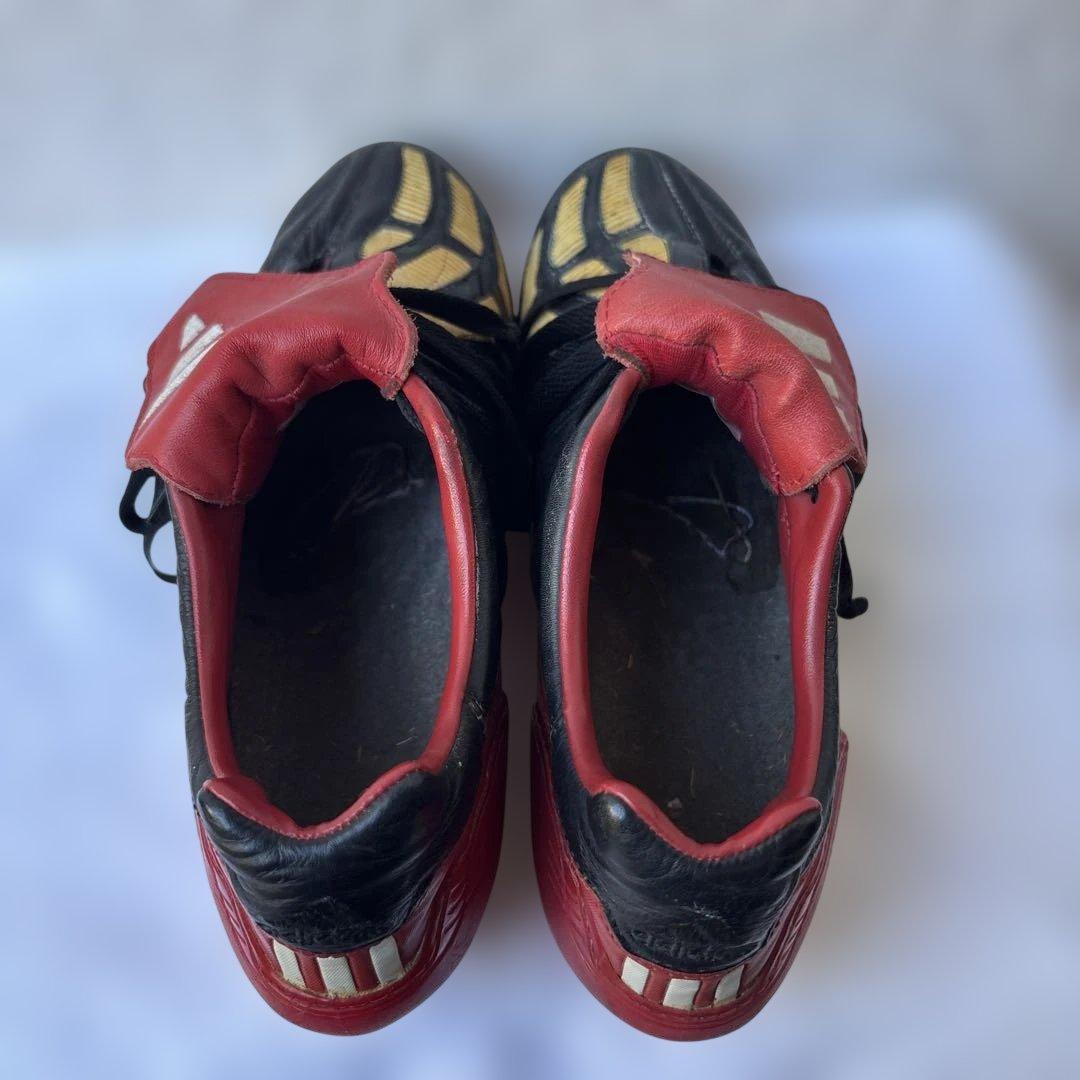 adidas サッカーシューズ ブラック/レッド　プレデター