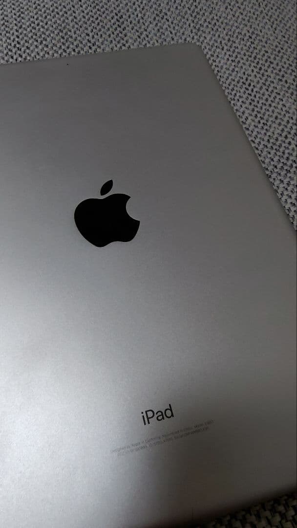 Apple iPad 第6世代 本体 Wi-Fiモデル　32GB　シルバー
