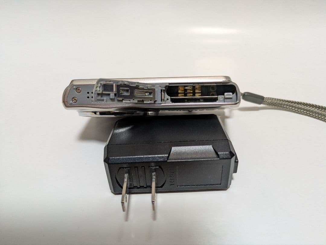 【美品】CASIO EXILIM EX-Z770 シルバー 動作良好