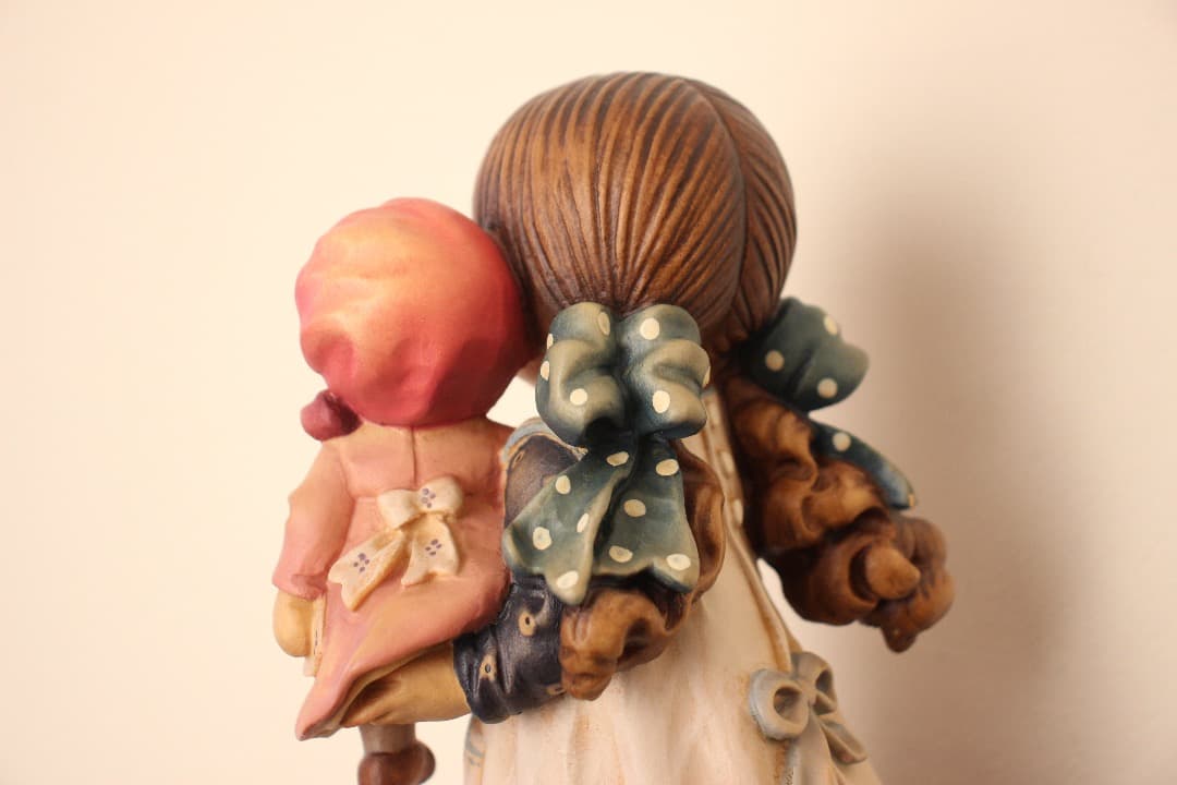 イタリア　ANRI社　サラ・ケイ　マイフェイバリットドール　手彫り　木彫り人形