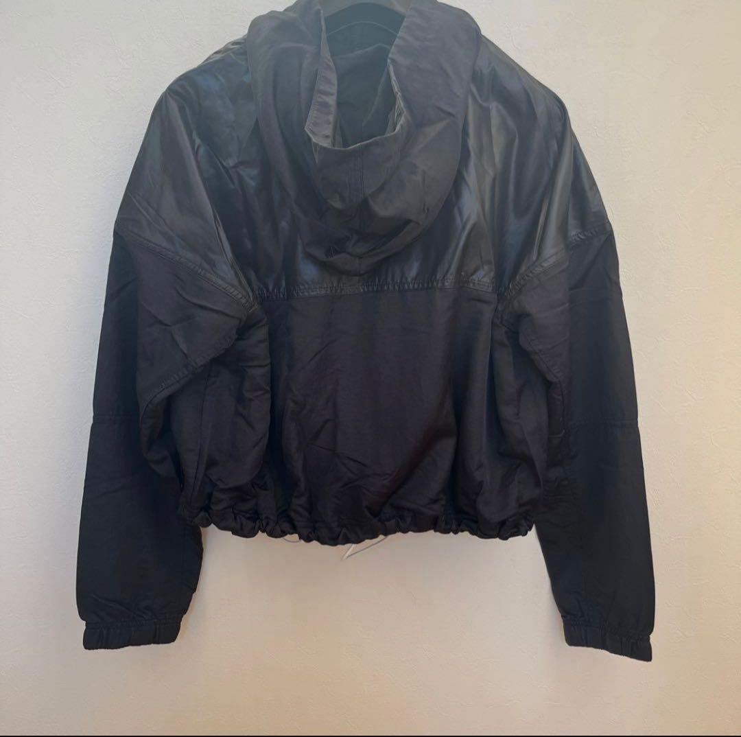 ナイキ　レディース ウインブレーカー　ウィンドランナーパンツ　セットアップ