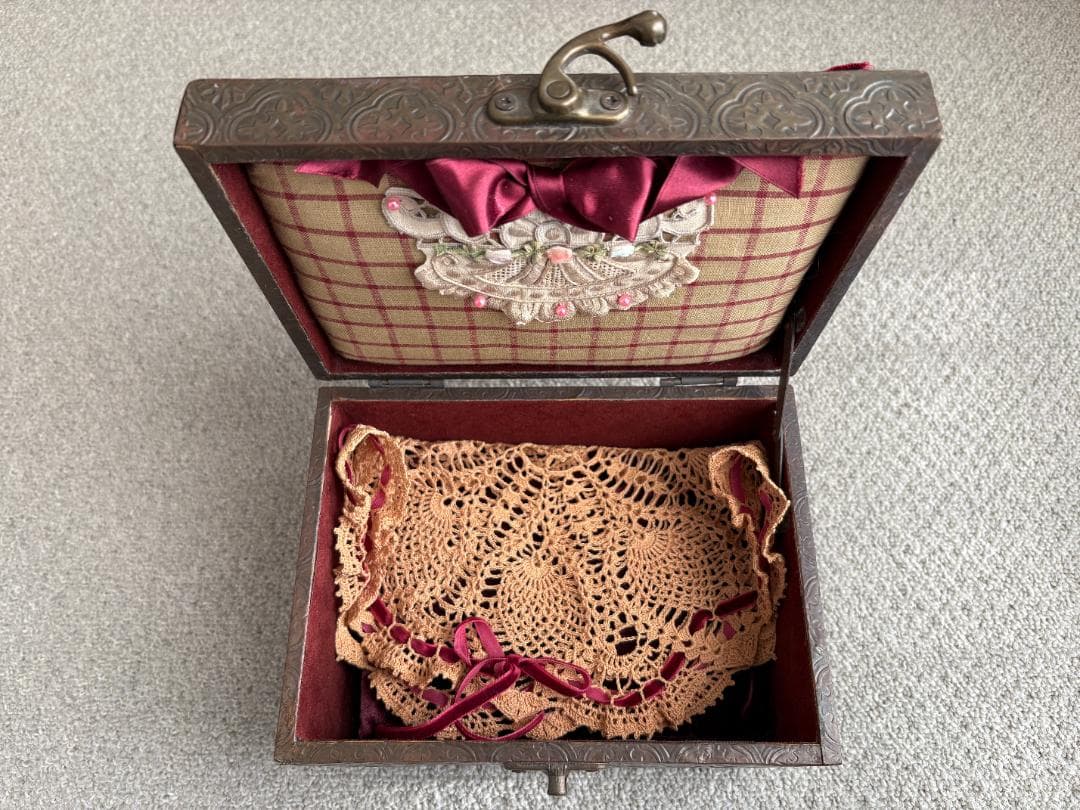 ✨最終出品✨レトロな取っ手付き金板張りボックス　ビスクドール　アンティーク雑貨