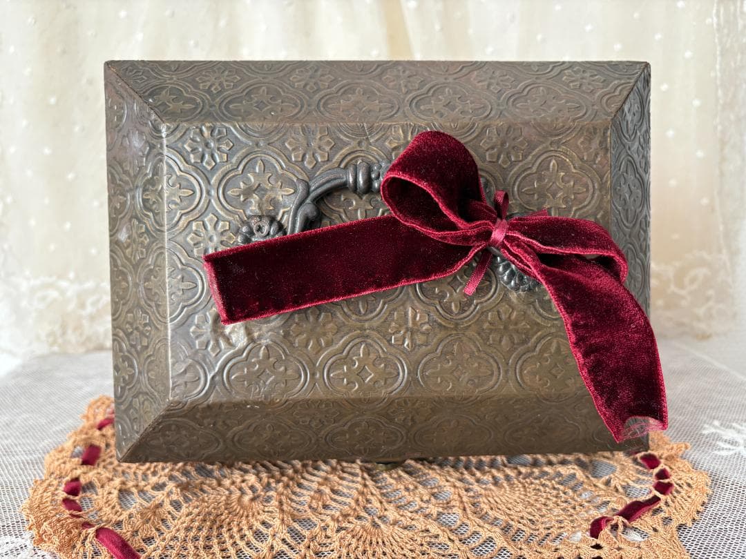 ✨最終出品✨レトロな取っ手付き金板張りボックス　ビスクドール　アンティーク雑貨