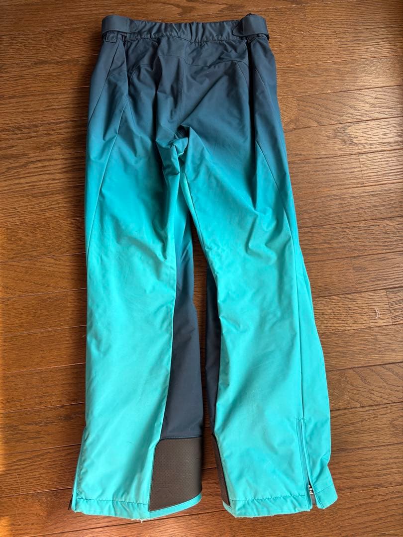 中古品　スキーウェア 上下セット　DESCENTE　Mサイズ