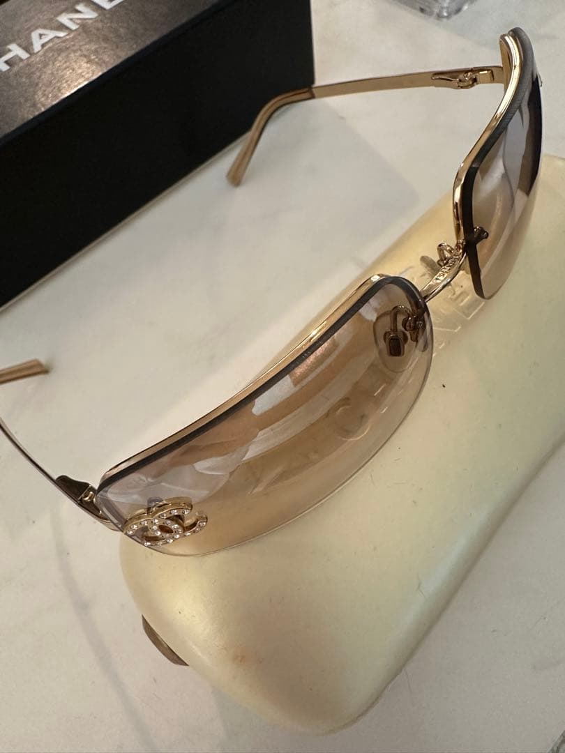 CHANEL リムレス　サングラス