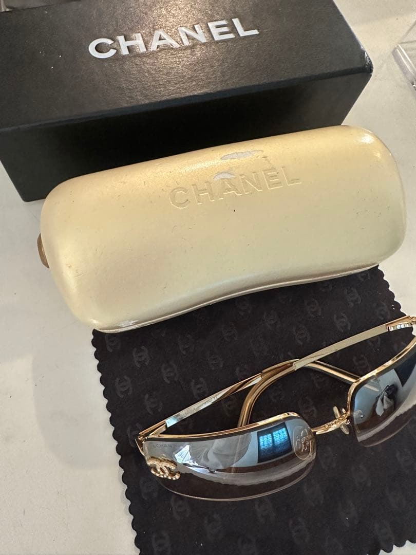 CHANEL リムレス　サングラス