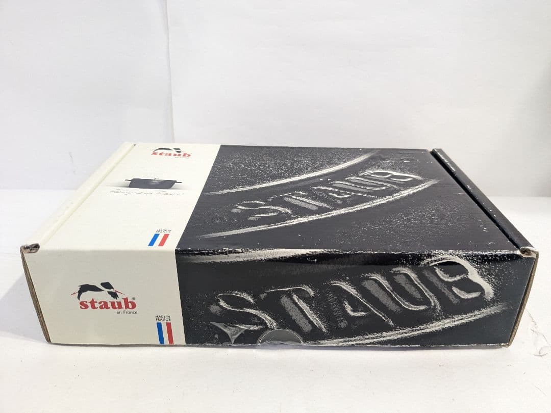 未使用　staub ストウブ　オーバル スタッカブル ディッシュ ブラック 21