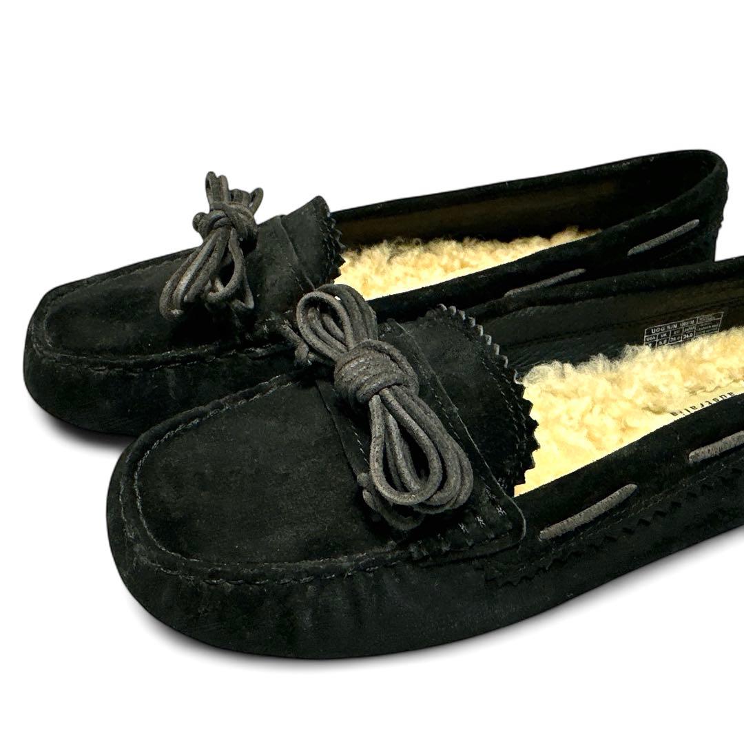 新品✨アグ 24㎝ スリッポン モカシン スエード 羊毛 ボア リボン 黒