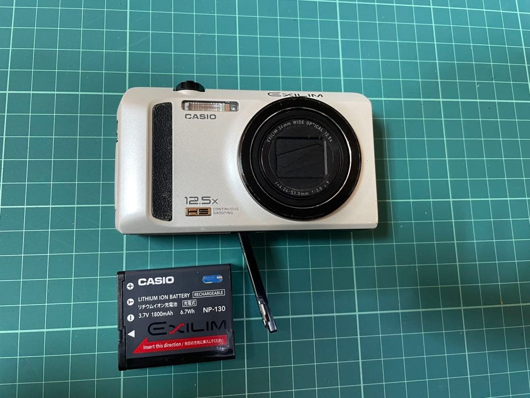 CASIO EXILIM EX-ZR100 ホワイト [電池挿入ふたロック不良]