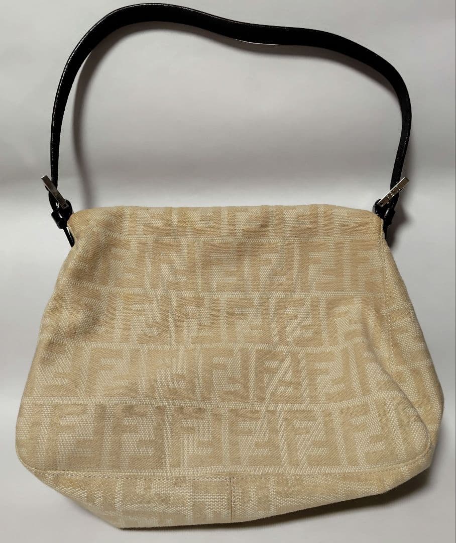 FENDI　ショルダーバッグ　ズッカ　フェンディ