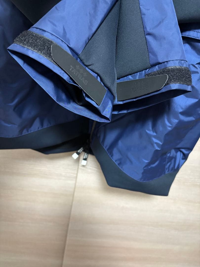 極美品 大きいサイズ タトラス BIONE 異素材切替ナイロンジャケット 紺