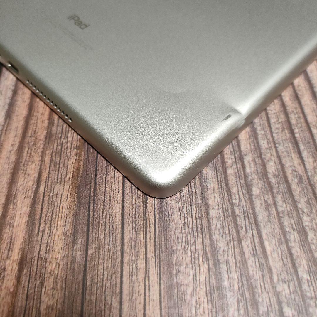 apple iPad 第6世代 32GB SIMフリー シルバー 美品