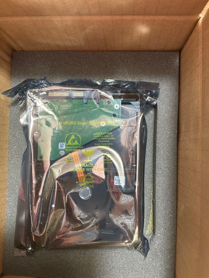 Seagate SkyHawk 8TB 内蔵型ハードディスクドライブ　再生品