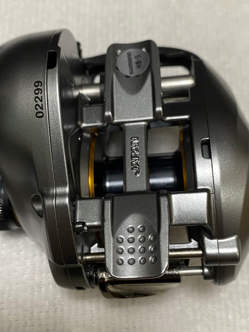 【新品未使用】シマノ　09アルデバランMg 右