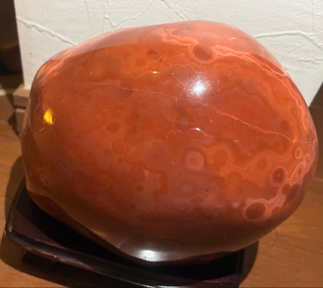 【激レア！梅干し風アゲート 】同心円状模様 木製台座付き磨き天然石