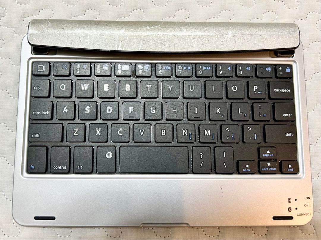 【動作確認済】iPad Mini 4 ３２GB 箱あり　キーボード付き