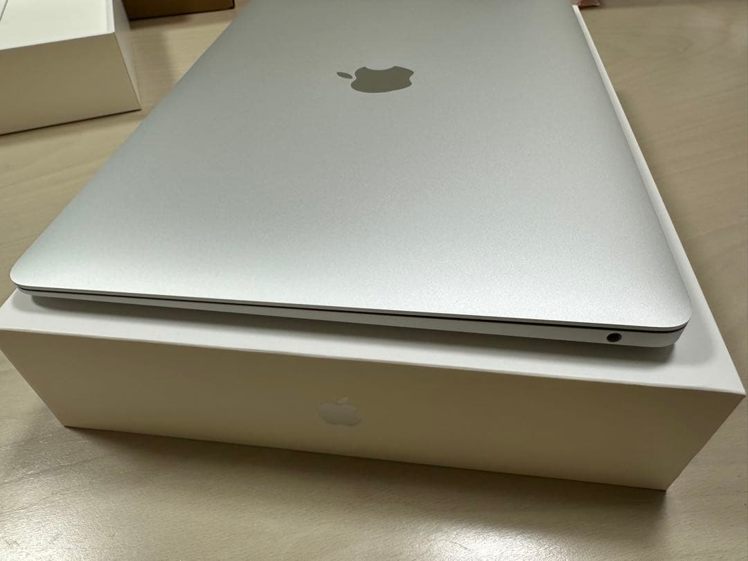 Apple MacBook Air 13インチ 2018＋純正USBコネクタ付