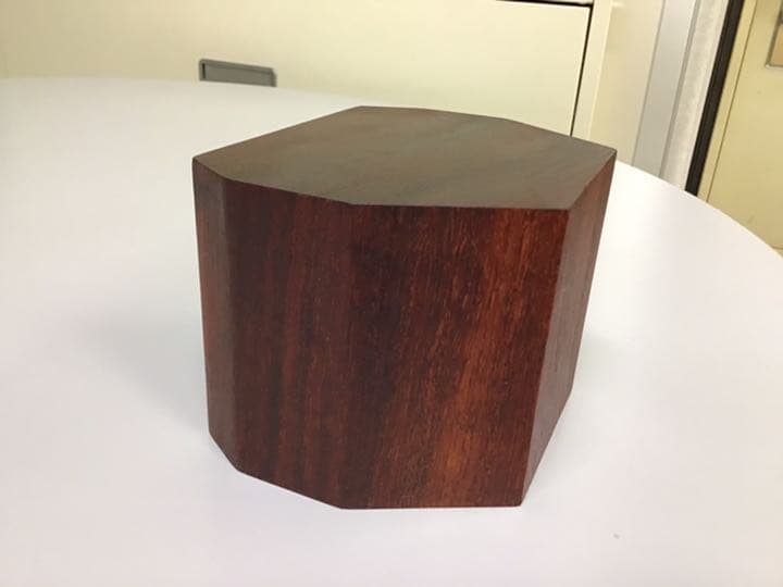 貴重逸品　未使用　本花梨の仏像台　12.5×10.0×H9.0  1.0kg
