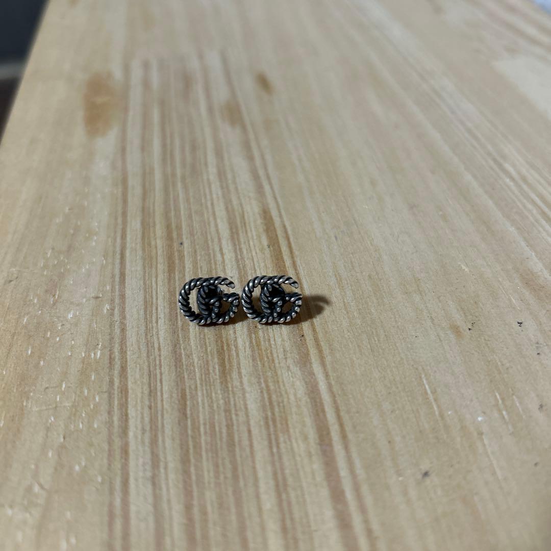 GUCCI スタッドピアス　シルバー　消毒済み