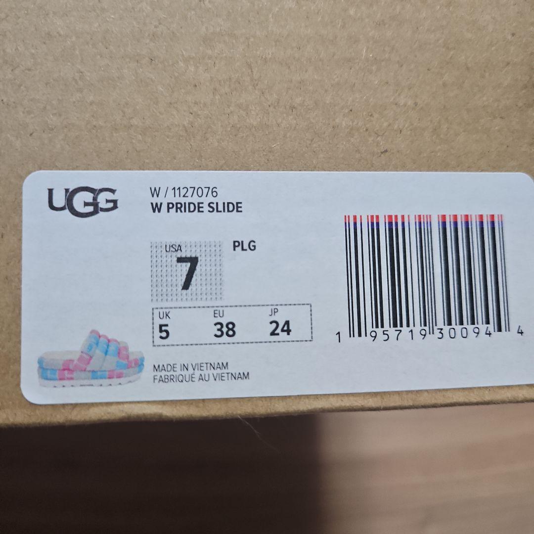 最終お値下げ　新品　UGG　厚底サンダル&Tシャツ&ソックス　3点セット