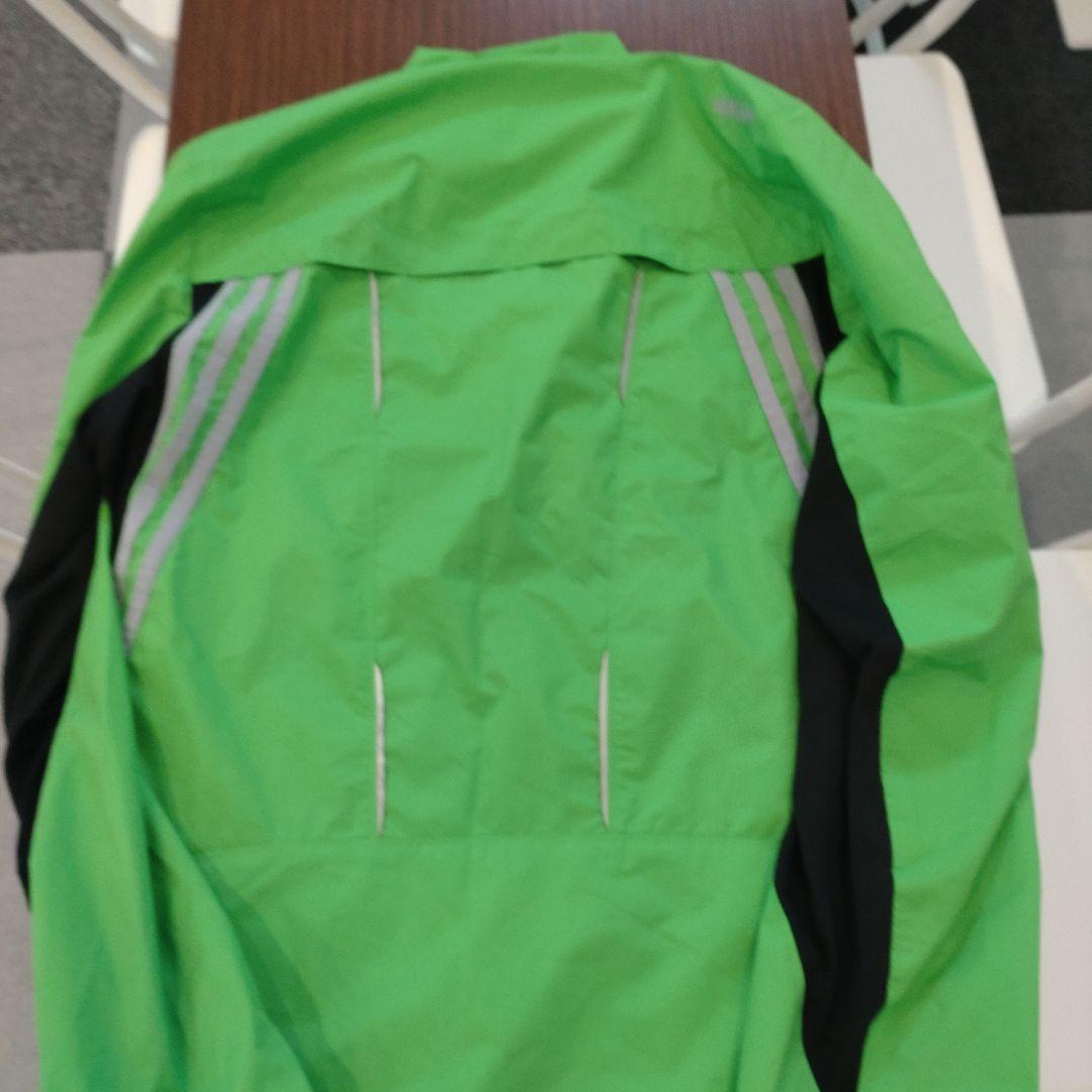 グリーンウィンドブレーカー 反射ストライプ付き