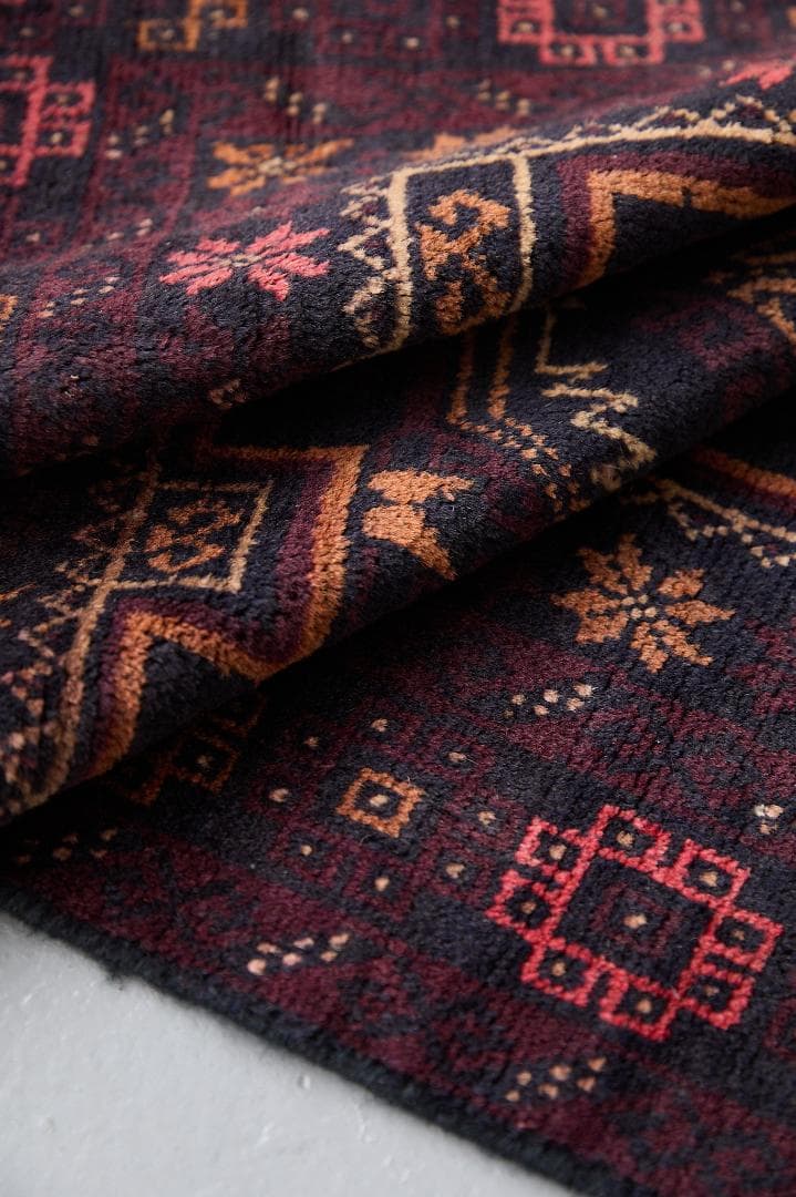 ヴィンテージラグ　トライバルラグ　バルーチ族（198×107cm）黒　紺　赤