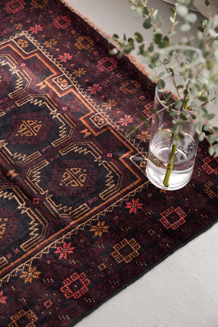 ヴィンテージラグ　トライバルラグ　バルーチ族（198×107cm）黒　紺　赤