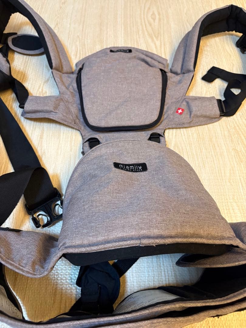 未使用　ミアミリー　抱っこ紐　ヒップスタープラス　インファントインサート付き