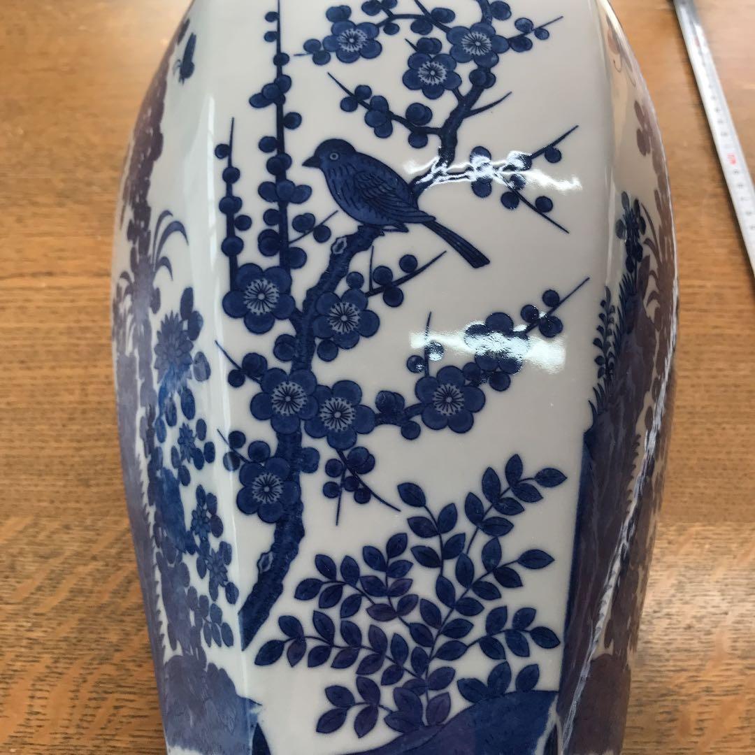 壺？蓋付き