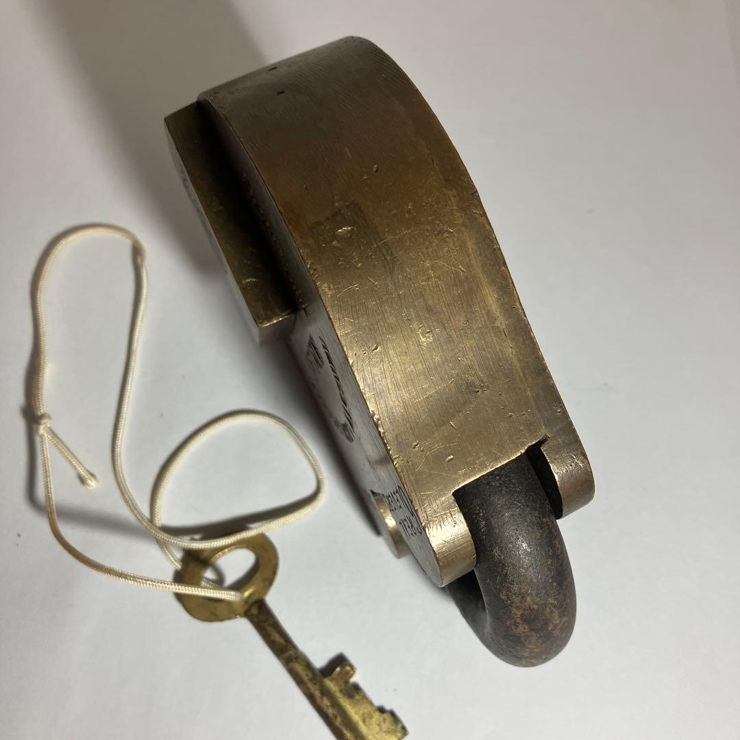 印度「ＨＯＮＥＳＴＹ　ＬＯＣＫ　ＳＴＯＲＥＳ」の特大クマ型ビンテージ南京錠