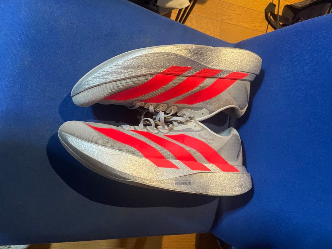 k*k様 adidas evo sl 26.5ランニングシューズ グレー/レッド