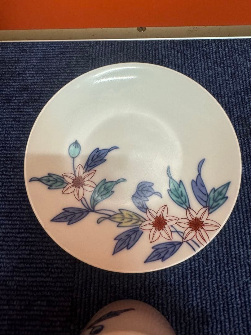 1856  人間国宝　十三代今泉今右衛門　錦鉄仙絵紅茶碗