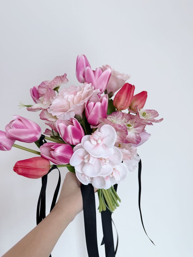 春を束ねたウェディングブーケ　花束　造花　チューリップ