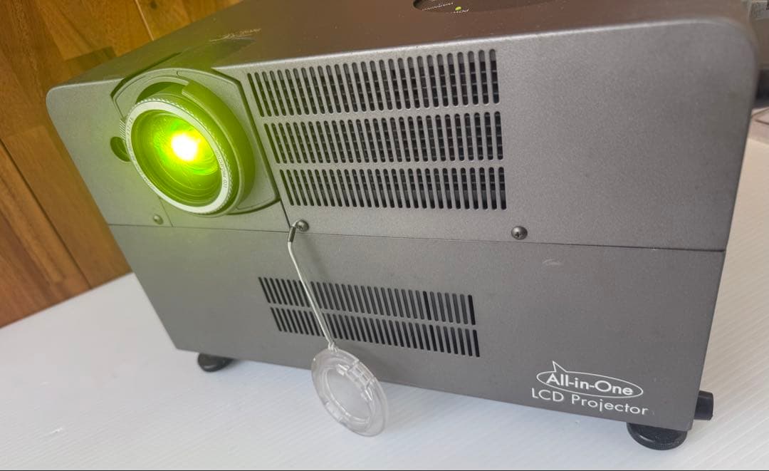 EIKI VC-SB20プロジェクター(a28)