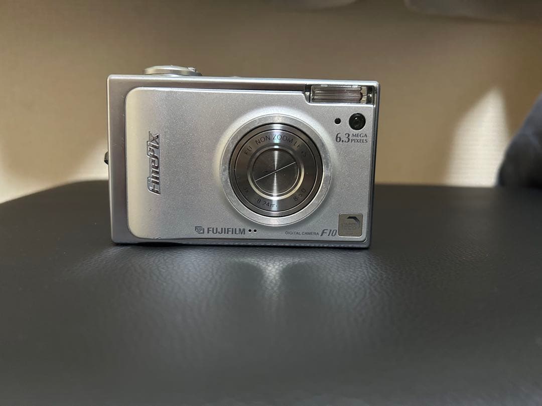 Fujifilm FinePix F10 コンパクトデジタルカメラ