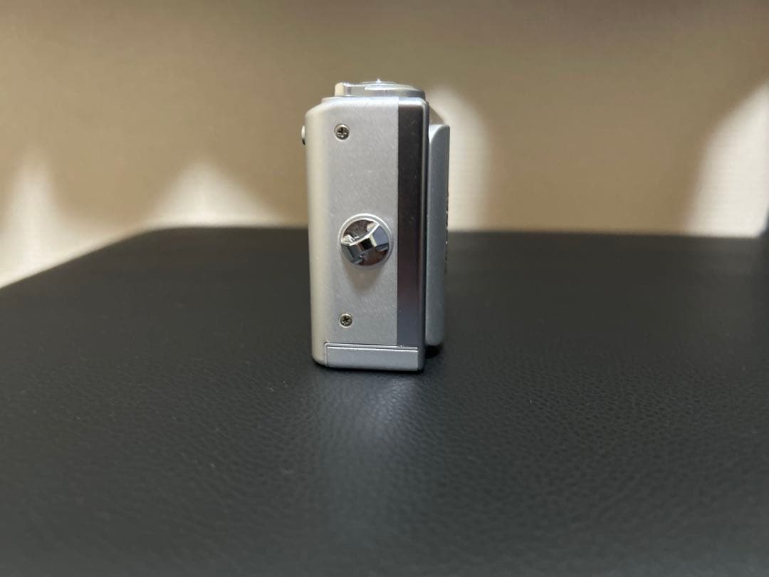 Fujifilm FinePix F10 コンパクトデジタルカメラ