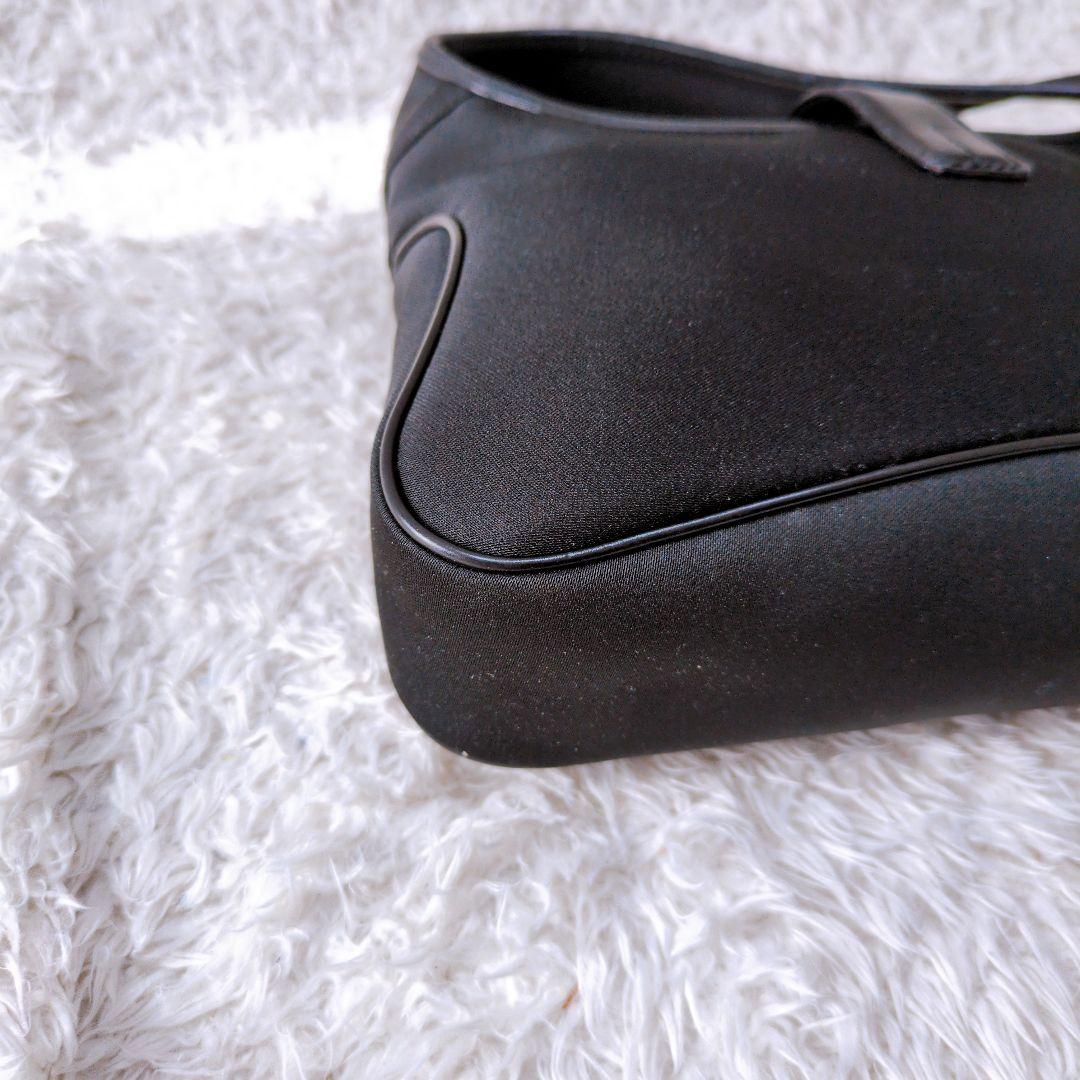 サルヴァトーレフェラガモ　ショルダーバッグ　ワンショルダー　ナイロン　ロゴ金具