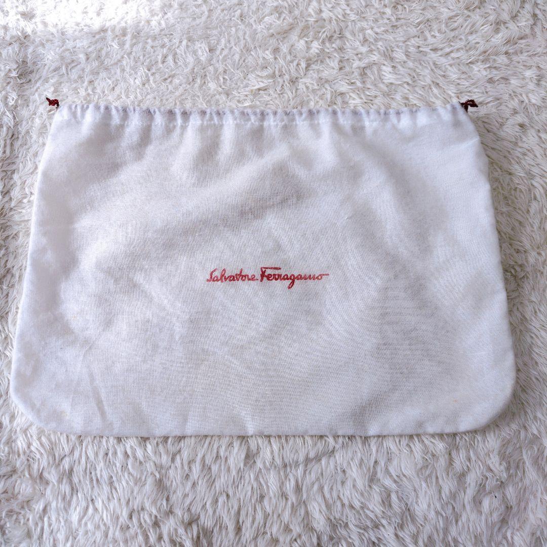 サルヴァトーレフェラガモ　ショルダーバッグ　ワンショルダー　ナイロン　ロゴ金具
