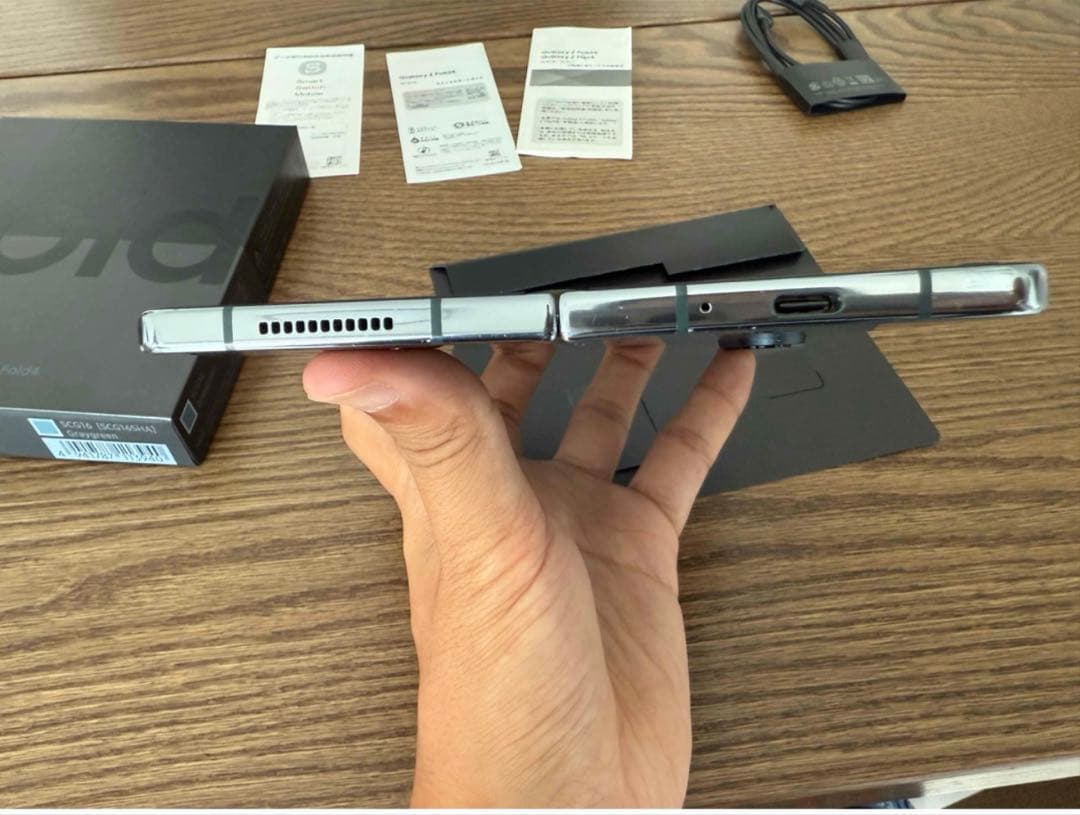 Samsung Galaxy Z Fold 4 本体