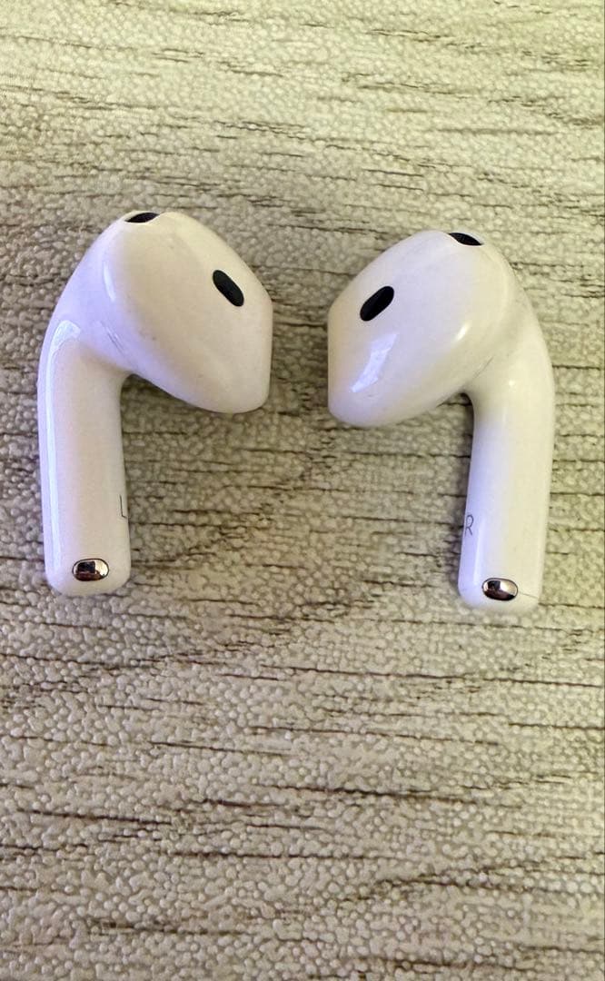 Apple AirPods 4 アクティブノイズ キャンセリング搭載＋ケース