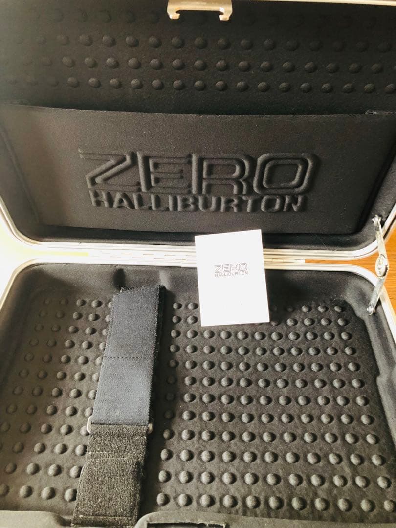 ゼロハリバートン　スリムライン　アタッシュケース　アルミケース　シルバー