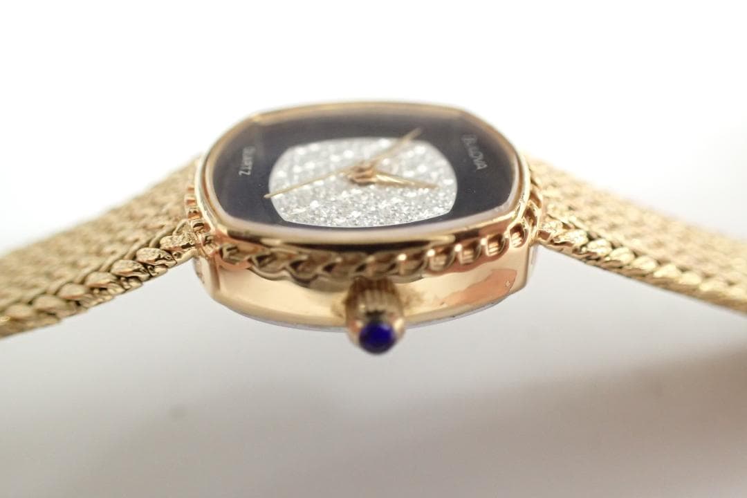 BULOVA ブローバ ゴールドカラー クオーツ 腕時計