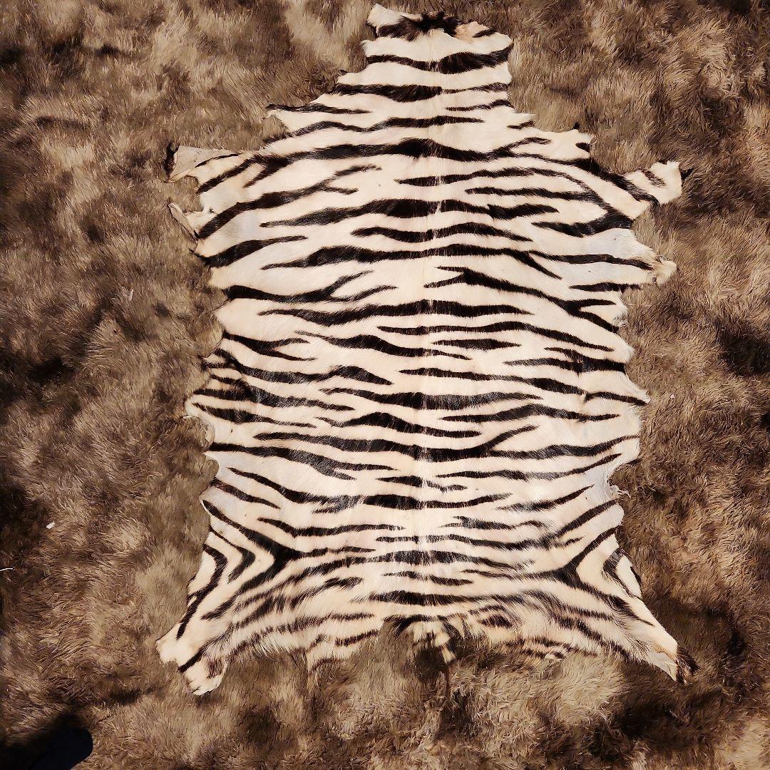 ヤギ皮　ヒョウ柄加工ラグマット