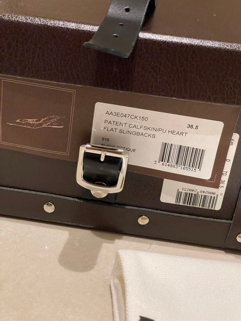 ALAIA アライア　ホワイト ポインテッドトゥ スリングバッグ　36.5