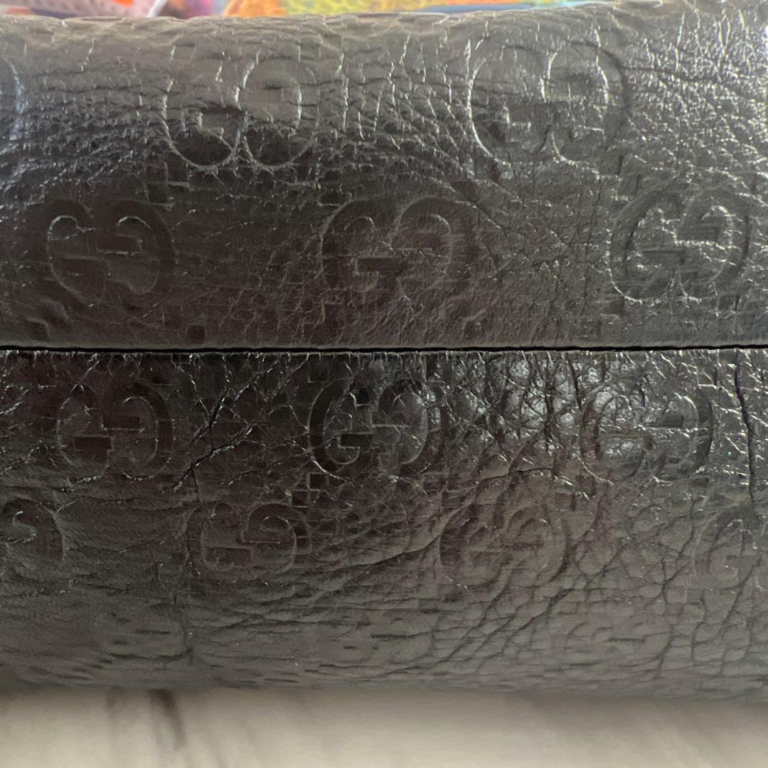 Gucci 黒 ロゴ入り ハンドバッグ