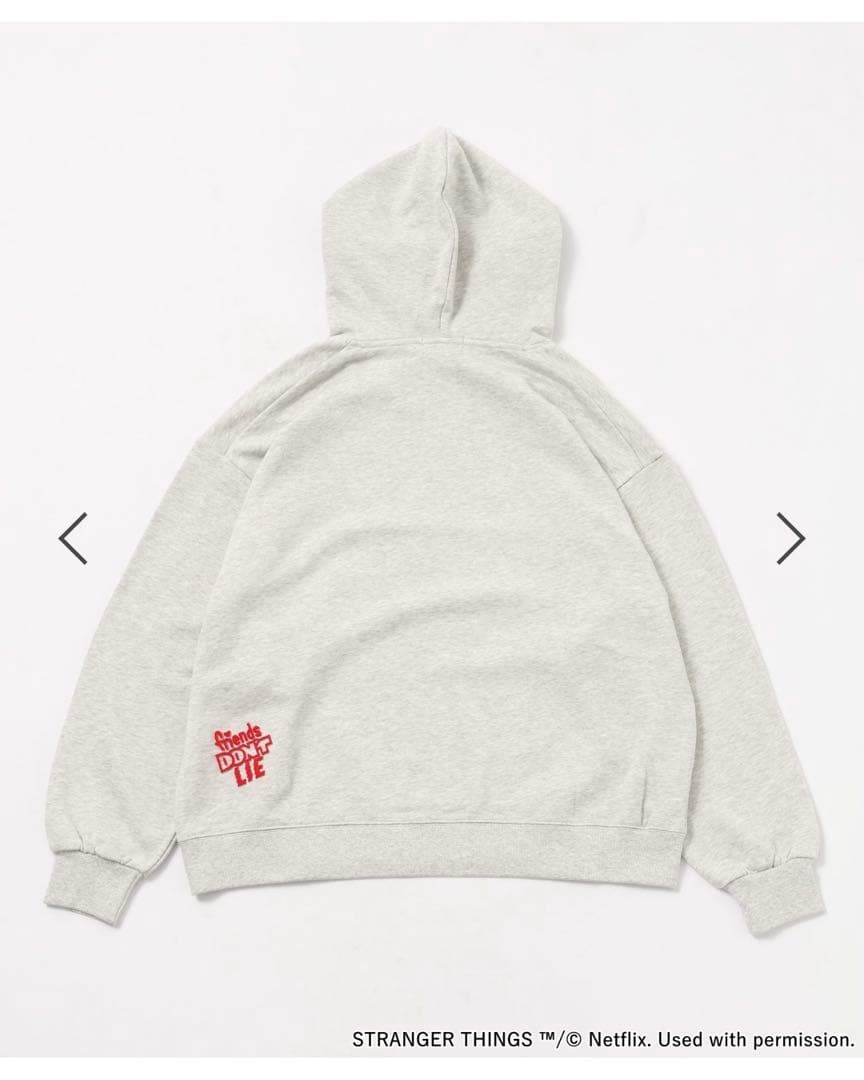 STRANGER THINGS ニコアンドコラボ 缶バッチ付きパーカー　Mサイズ